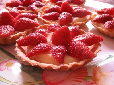 a strawberry pie with strawberries on top on a plate at Le Moulin du Barthas in Montredon-Labessonnié
