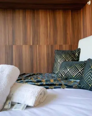 a bathroom with a sink and a shower with a mirror at Merveilleuse Port - Piscine - Plage - Climatisation - Commerces in Gruissan