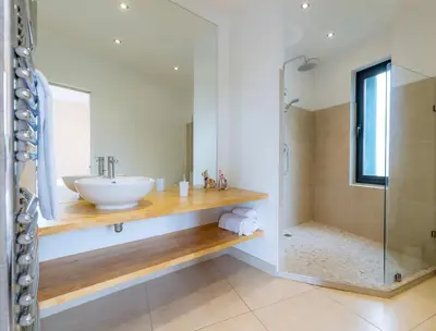 a bathroom with a sink and a shower at Sous les remparts la maison Pimprenelle in Carcassonne
