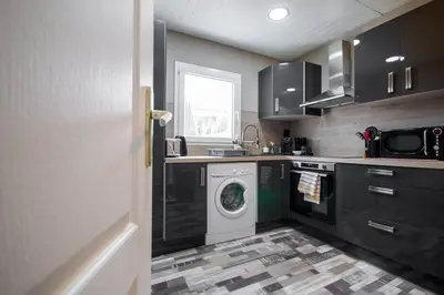 a kitchen with a washing machine and a washer at La Maisonnette YourHostHelper in Gruissan