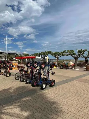 a row of scooters parked in a parking lot at Studio COSY à deux pas de la PLAGE ! in Gruissan