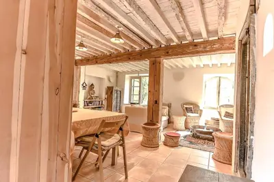 a dining room with a table and a living room at Charme Zen Ecrin de verdure Fraîcheur Spa in Pezens