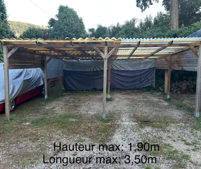 a wooden pergola in a yard with two tents at Appartement - 2 chambres - Parking voiture in Mazamet