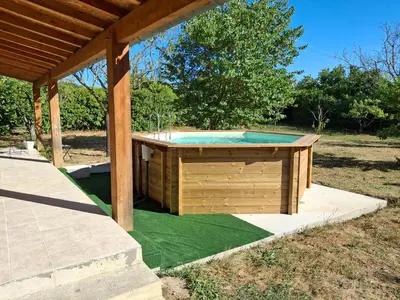 a small pool in a pavilion with afficient sqorsenalsenalsenal at La Fontaine in Montgaillard-Lauragais