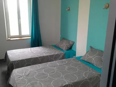 two beds in a room with blue walls at Millot Conilhac in Conilhac-Corbières