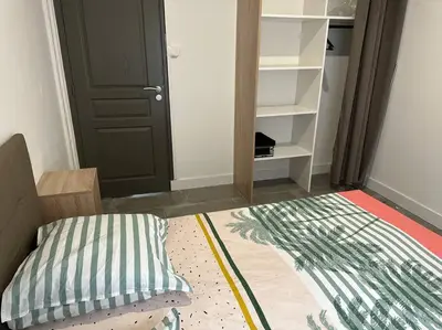a room with a door and a pillow and a closet at La Casa de Gaëlle 2 in Trèbes