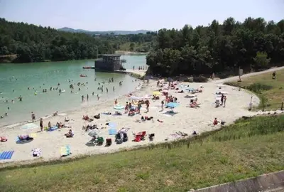 a large group of people on a beach at La Casa de Gaëlle 2 in Trèbes