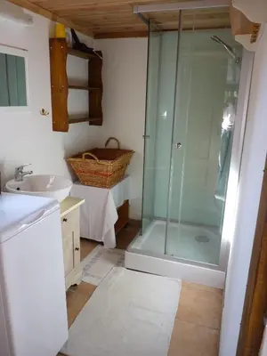 a bathroom with a shower and a sink at Gîtes à la Ferme - Hautes-Corbières in Termes