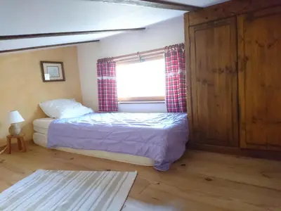 a small bedroom with a bed and a window at Gîtes à la Ferme - Hautes-Corbières in Termes
