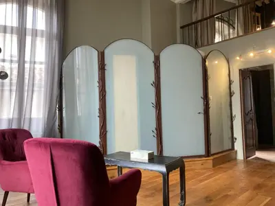 a dressing room with two chairs and a table and mirrors at Les Ordalies in Castelnaudary