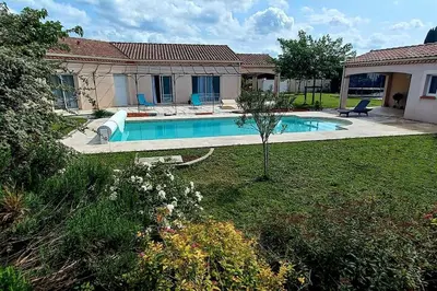 a swimming pool in the yard of a house at Villa 140 m² hab. avec piscine in Castres