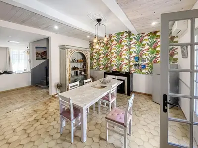 a dining room with a table and chairs at Superbe Villa avec piscine, 4 chambres à Vinassan in Vinassan