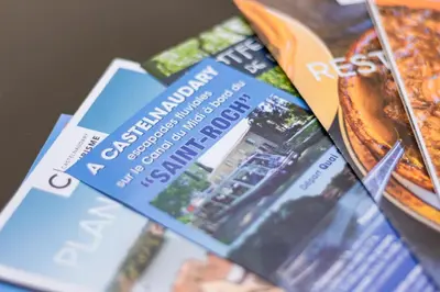 a pile of magazines sitting on a table at Charmant duplex Castelnaudary in Castelnaudary