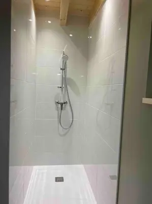 a bathroom with a shower with a glass door at Maison avec piscine, vue sur le Canal du Midi in Capestang