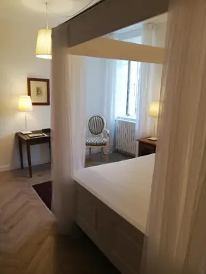 a bedroom with a bed and a desk and a chair at Les 3 Platanes in Conilhac-Corbières