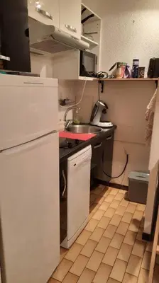 a small kitchen with a sink and a dishwasher at Appart. calme 5 Pers vue sur le port de gruissan in Gruissan