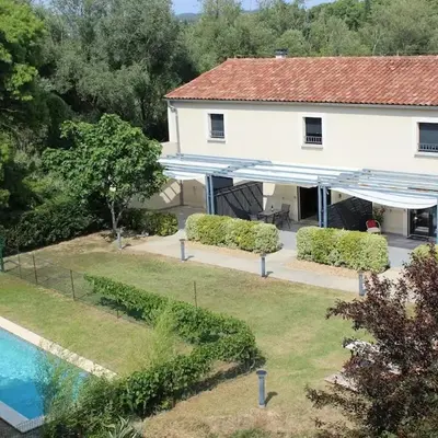 2 bedroom home with shared pool in lovely market town of Olonzac in wine region