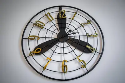 a clock with gold hands on a white wall at L'As de Carreaux in Narbonne