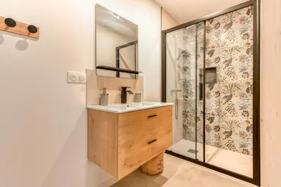 a bathroom with a sink and a shower at Grande villa de charme proche de la mer in Peyriac-de-Mer