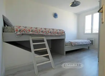 a bunk bed with a ladder in a room at Maison confortable à 10 km des plages de la Méditerranée au bord du village pittoresque in Treilles