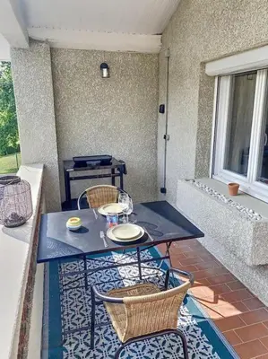 a blue table and chairs on a balcony with a table and chairs at Les pénates du pastel - Jardin & Terrasse in Villefranche-de-Lauragais