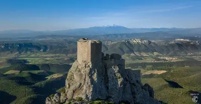 a castle on the top of a mountain at Comme à la Maison - Accueil tout Public - Groupes - Rando - Vélos - Motos in Saint-Paul-de-Fenouillet
