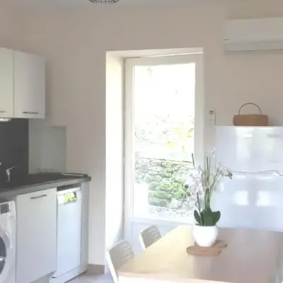 Maison au calme avec jardin et parking privé