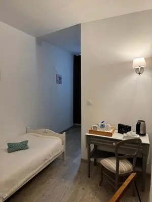 a room with a bed and a table and a chair at Chambre d'hôte in Revel