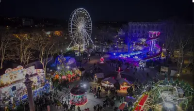 an aerial view of a carnival with a ferris wheel at Chambre de charme in Cavanac