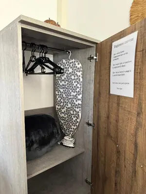 a shelf with a vase in a wooden cabinet at Studio confortable et calme au millieu des vignes in Moussan