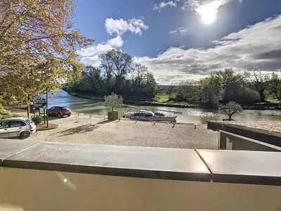 a view of a river with a boat in it at Le Canal - Appartement avec vue 4 personnes in La Redorte