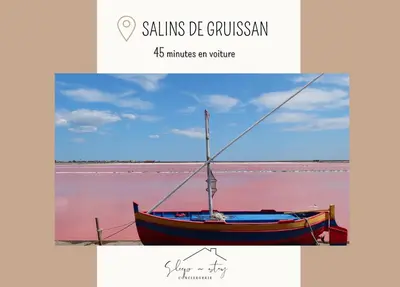 a boat sitting in the water with the words salivating be at Le Canal - Appartement avec vue 4 personnes in La Redorte