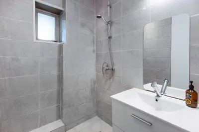 a bathroom with a shower and a sink at Le Limouxin jungle Wifi, petit balcon *Oc Keys in Limoux