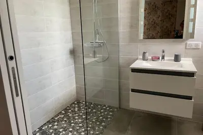 a bathroom with a shower and a sink at Studio pour 2 personnes proche Canal du Midi - Ventenac en Minervois in Ventenac en Minervois