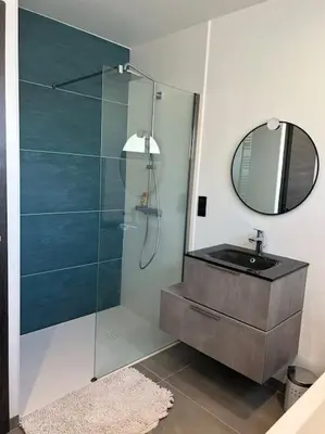a bathroom with a sink and a shower with a mirror at Villa Catalya moderne piscine chauffée in Carcassonne