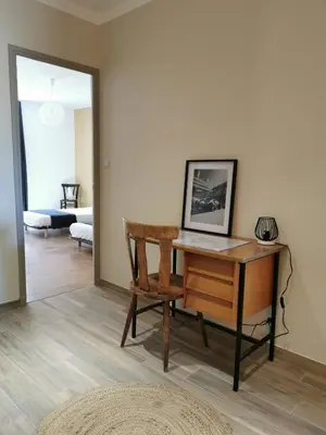a desk and a chair in a room with a mirror at L'althea in Carcassonne