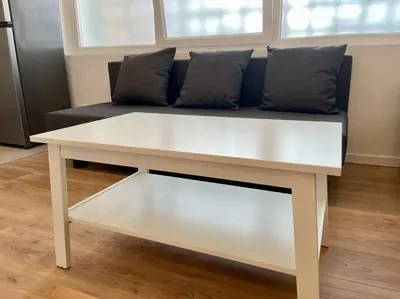 a white coffee table in a living room with a couch at Magnifique appartement Narbonne in Narbonne
