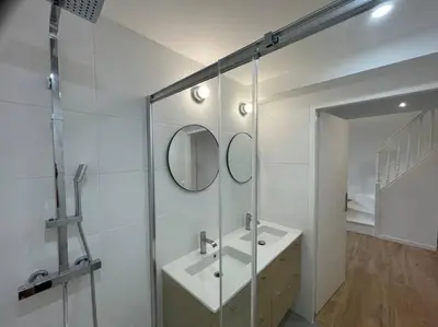 a white bathroom with a sink and a mirror at Magnifique appartement Narbonne in Narbonne