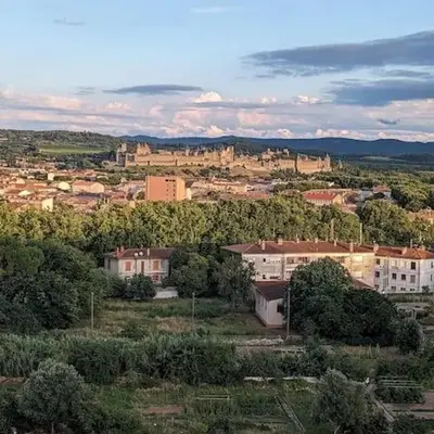 Appartment - vue imprenable sur la cité médiévale - Parking gratuit - Climatisé
