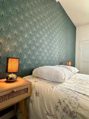 a bedroom with a bed and a table with a lamp at Appartement Minervoise - Gare Carcassonne in Carcassonne