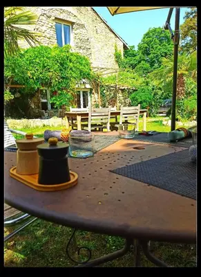 a table with a hat on top of it at LE DINANGA in Léran