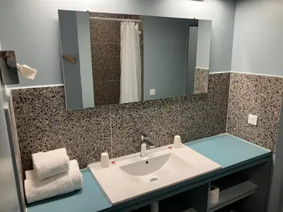 a bathroom with a sink and a mirror at Appartement calme centre ville à 80m des Halles in Narbonne
