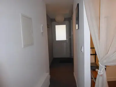 a hallway with a white door and a window at T1 Bis - Centre Historique de Narbonne in Narbonne