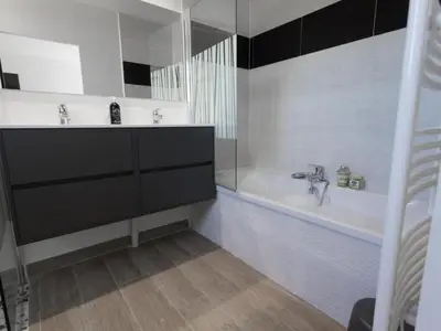 a bathroom with a sink and a bath tub at Luna in Aigne