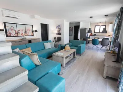 a living room with a blue couch and a table at Luna in Aigne