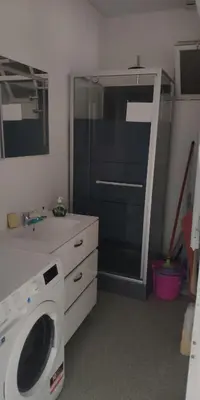 a kitchen with a washing machine in a room at Appartements simples et fonctionnels in Pamiers