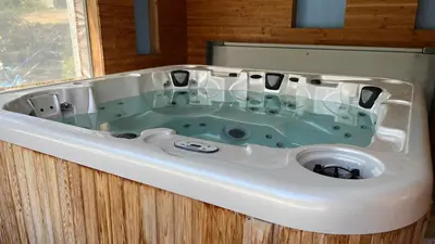 a bath tub in a bathroom with at Chambre Ginkgo au Domaine de l'Aven in Villeneuve-Minervois
