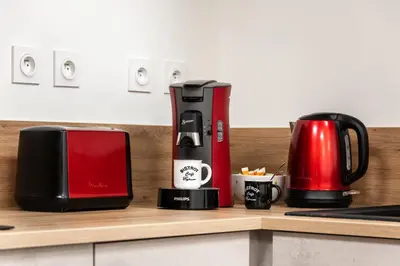 two coffee machines sitting on a kitchen counter at Côté Palais avec Climatisation - Fibre & Netflix - Spacieux en rez-de-chaussée in Carcassonne