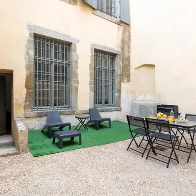 superbe appartement avec cour dans la bastide