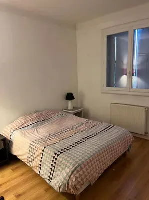a bedroom with a bed and a window at Appartement 2 chambres narbonne in Narbonne